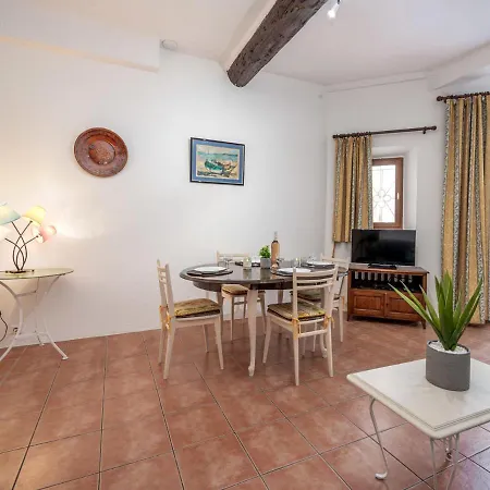 Διαμέρισμα Rue De La Pompe By Interhome *